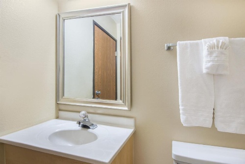 Super 8 by Wyndham Portales image 10