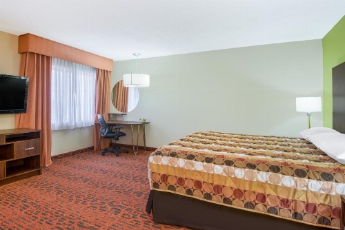 Super 8 by Wyndham Portales image 14