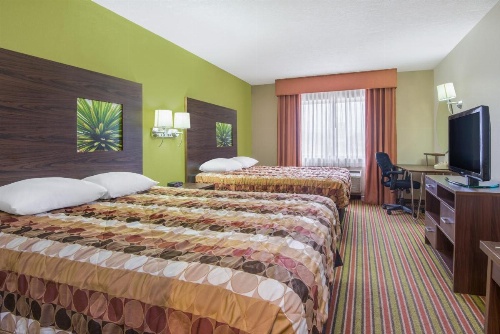Super 8 by Wyndham Portales image 16