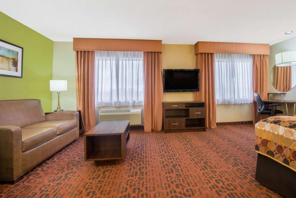 Super 8 by Wyndham Portales Image 17