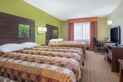 Super 8 by Wyndham Portales image 19
