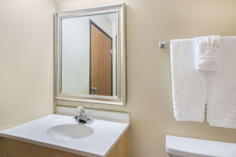 Super 8 by Wyndham Portales Image 22