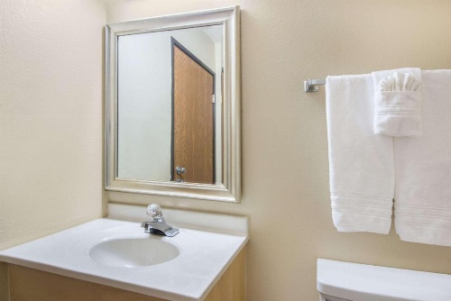 Super 8 by Wyndham Portales image 22