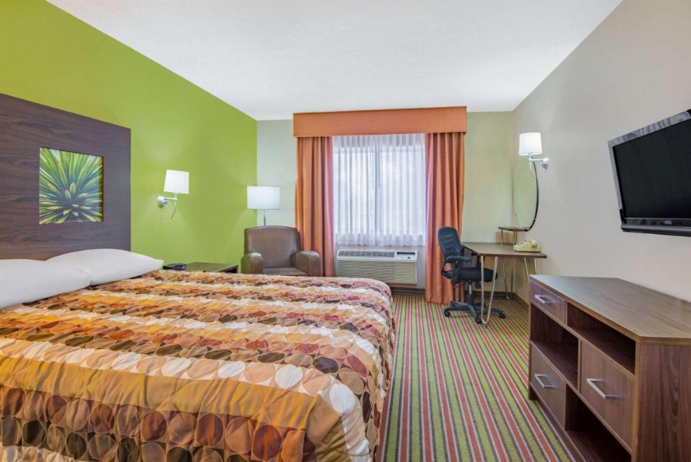 Super 8 by Wyndham Portales Image 24