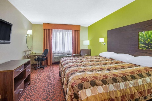 Super 8 by Wyndham Portales image 25