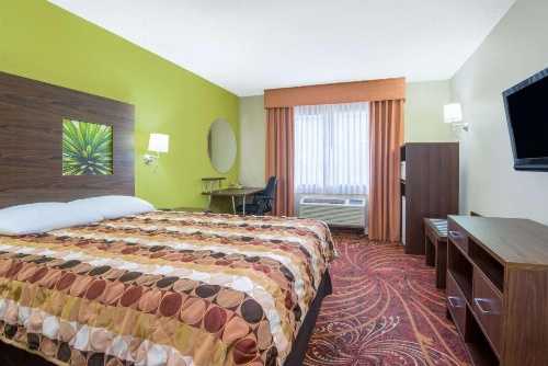 Super 8 by Wyndham Portales image 29