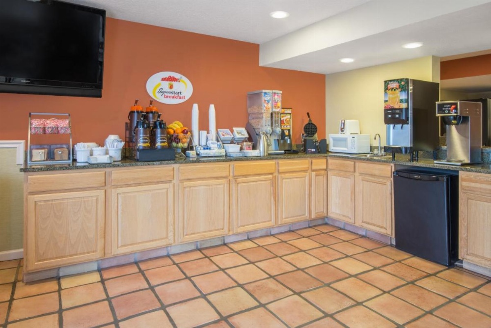 Super 8 by Wyndham Portales Image 6